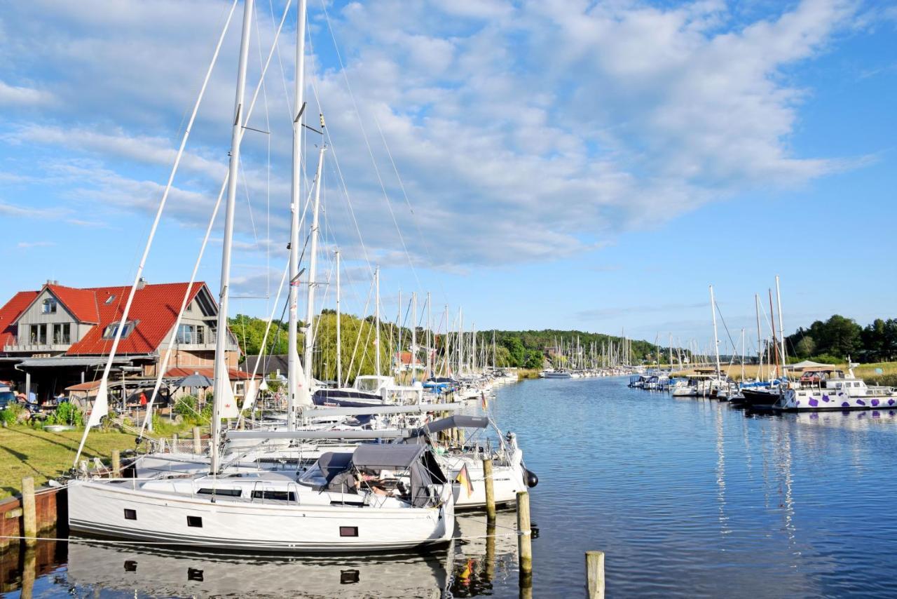 Schoene Ferienwohnungen Mit Kamin Im Ostseebad Sellin エクステリア 写真