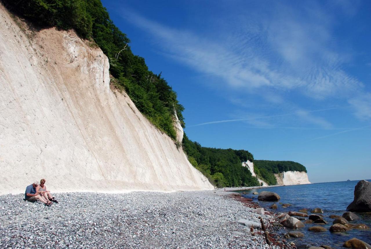 Schoene Ferienwohnungen Mit Kamin Im Ostseebad Sellin エクステリア 写真